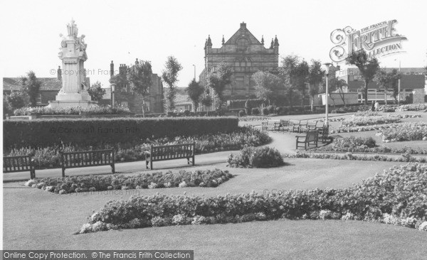Photo of Cleckheaton, Park c.1965