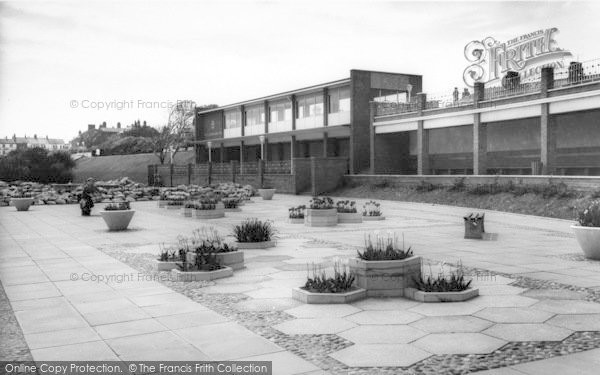 Photo of Cleethorpes, Pier Gardens c.1960