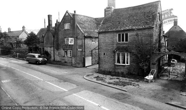 Photo of Cleeve Prior, The Kings Arms c.1960