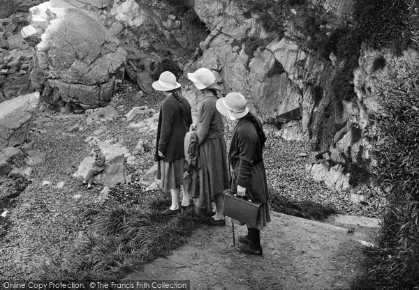 Photo of Clevedon, Girls, Ladye Bay 1925