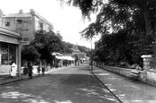 Hill Road 1925, Clevedon