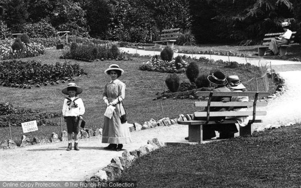 Photo of Clevedon, Mother And Son, Alexandra Gardens 1913