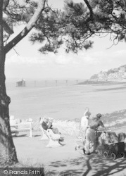 Sunny Day On The Promenade 1962, Clevedon