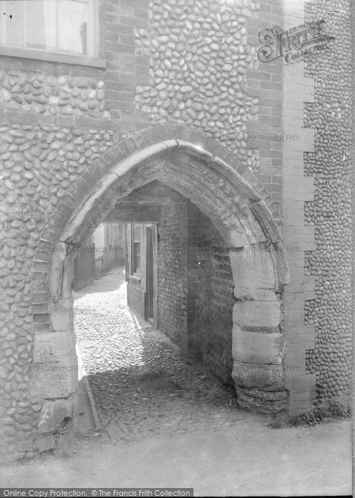Photo of Cley Next The Sea, Old Arch, High Street 1933