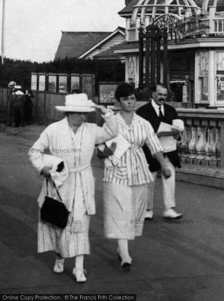 Photo of Cliftonville, Promenading 1918