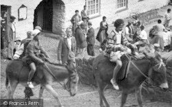 Donkey Rides 1935, Clovelly