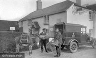Clovelly, Post Office, Transfer of Mail 1936