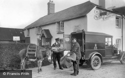 Clovelly, Post Office, Transfer of Mail 1936