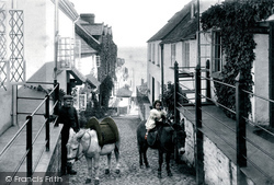 The Street 1908, Clovelly