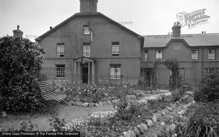 Photo of Clynnog Fawr, Saint Beuno Hotel, The Entrance c.1933