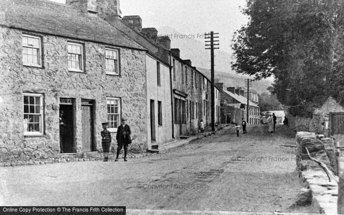 Photo of Clynnog Fawr, The Main Road c.1920