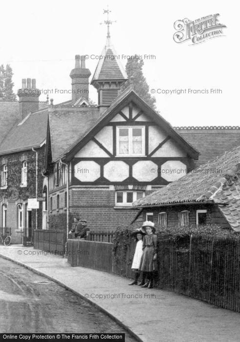 Photo of Cobham, Girls Together 1911