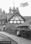 Girls Together 1911, Cobham