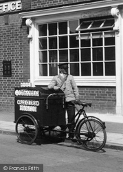 Ice Cream Vendor 1932, Cobham