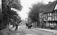 The Village 1911, Cobham