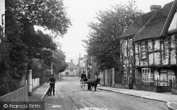 The Village 1911, Cobham