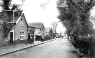 The Village 1911, Cobham