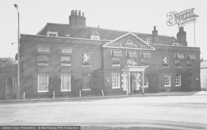 Photo of Cobham, White Lion Hotel c.1960