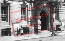 A Big Sister And Little Brothers, The Town Hall 1902, Colchester