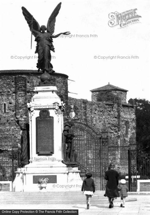 Photo of Colchester, Going To The Castle 1934