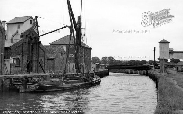 Photo of Colchester, Hythe Quay c.1955