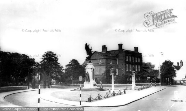 Photo of Colchester, The Memorial c.1960