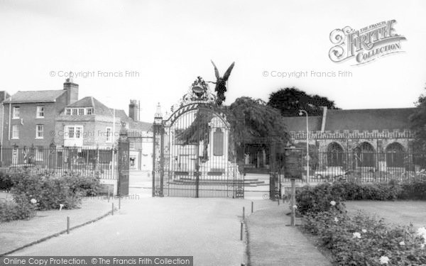 Photo of Colchester, The Memorial c.1965