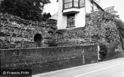 The Roman Walls 1950, Colchester