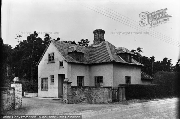 Photo of Cold Ash, The Lodge, Downe House School c.1960