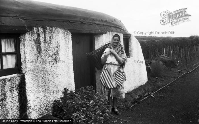 Coldingham, A Scottish Fish Wife And Crofter's Cottage c.1932