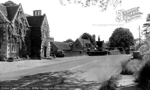 Photo of Colesbourne, Colesbourne Inn c.1960