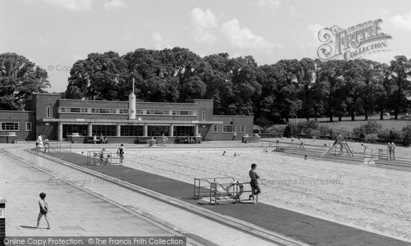 Photo of Colindale, Kingsbury Swimming Pool c.1960 