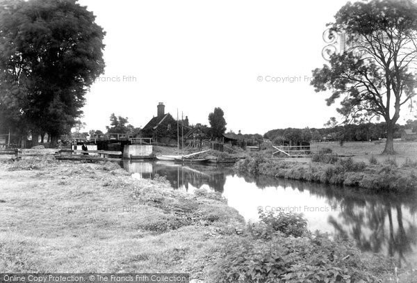 Photo of Coltishall, The Lock 1902