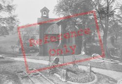 Cemetery Chapel 1912, Compton