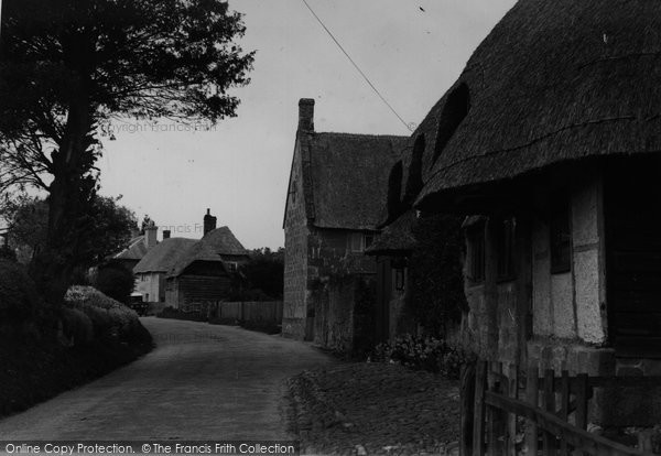 Photo of Compton Chamberlayne, Van Cottage c.1955