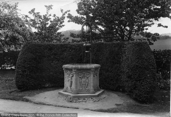 Photo of Compton, The Well Head 1912