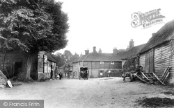 Village 1904, Compton