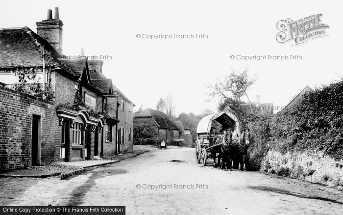 Photo of Compton, Village And Harrow Inn 1906