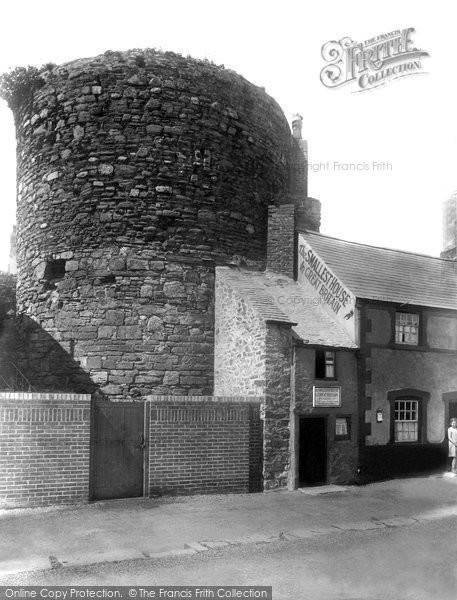 Photo of Conwy, The Smallest House In Great Britain 1933