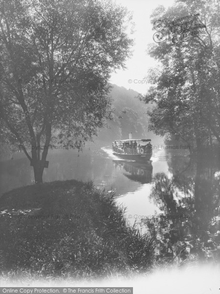 Photo of Cookham, Clivedon Reach, Approaching The Lock 1925