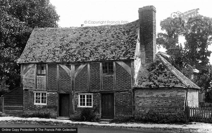 Photo of Cookham Dean, Old House 1901