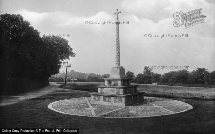 Photo of Cookham Dean, The War Memorial 1925