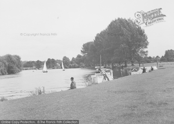 Photo of Cookham, River Scene c.1950