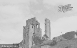 Castle Ruins c.1939, Corfe Castle