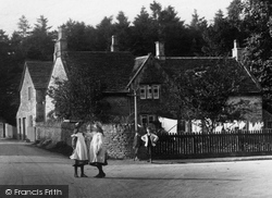 Children In The Village 1904, Corsham