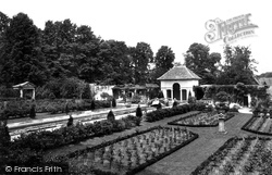 Dutch Garden At Hartham 1907, Corsham