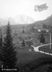 1938, Cortina