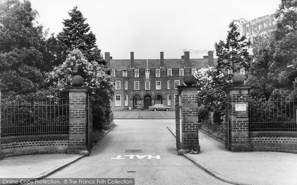 Photo of Cottingham, Entrance To Castle Hill Hospital c.1965