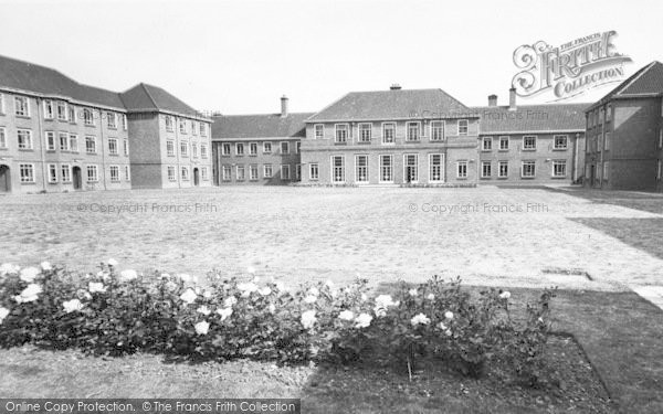 Photo of Cottingham, Ferens Hall, The Quadrangle c.1965