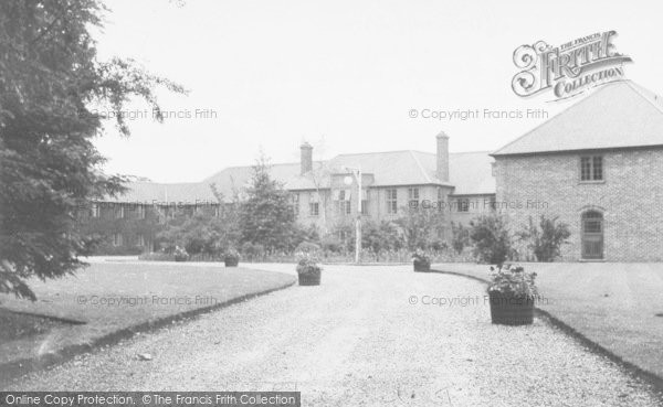 Photo of Cottingham, University College, Thwaite Hall c.1955
